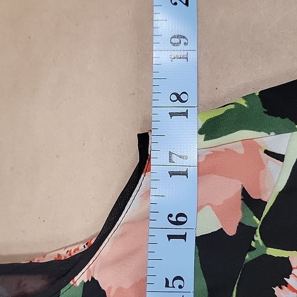 H&M Size 6 Black w/ Pink Floral Pattern Sleeveless Blouse Criss Cross Split Back - Picture 8 of 11